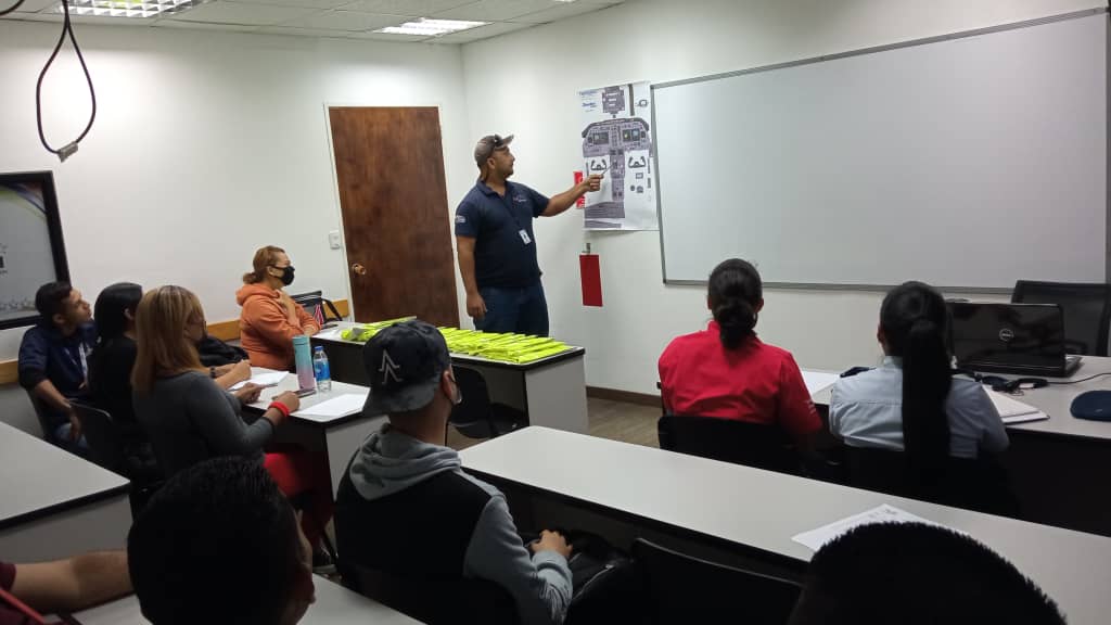 Clase de instrucción aeronáutica CEA/CIA54